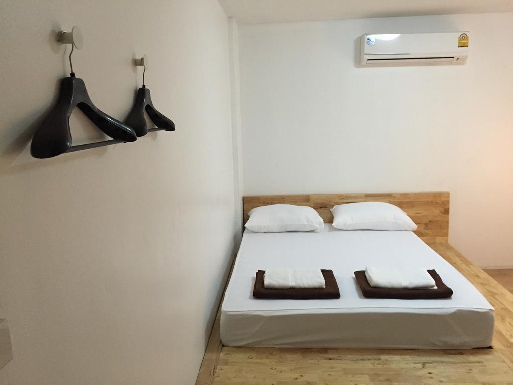 Once In Bangkok With Me Guesthouse Dış mekan fotoğraf