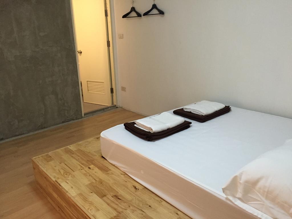 Once In Bangkok With Me Guesthouse Dış mekan fotoğraf