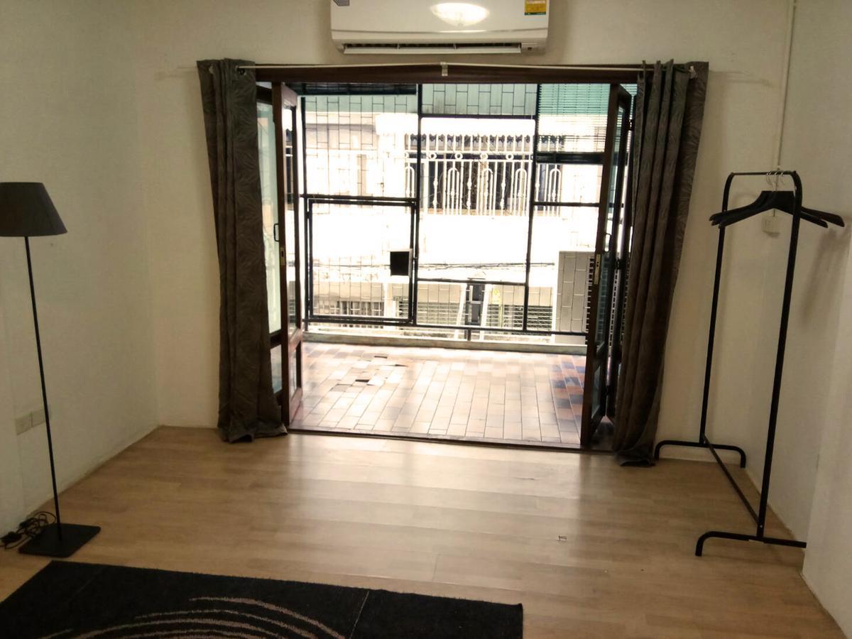 Once In Bangkok With Me Guesthouse Dış mekan fotoğraf
